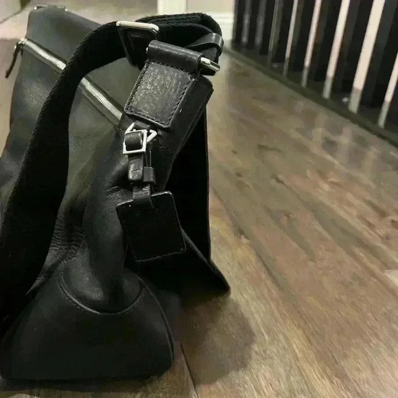🌟RARE BLACK🌟SHINOLA E/W East West
Messenger Bag  Navigator Leather Laptop - Picture 13 of 16